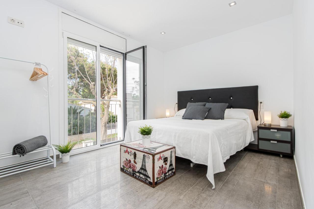 Goldhome - New House With Private Heated Pool, Parking, Wifi, Games Room Empuriabrava Exterior photo