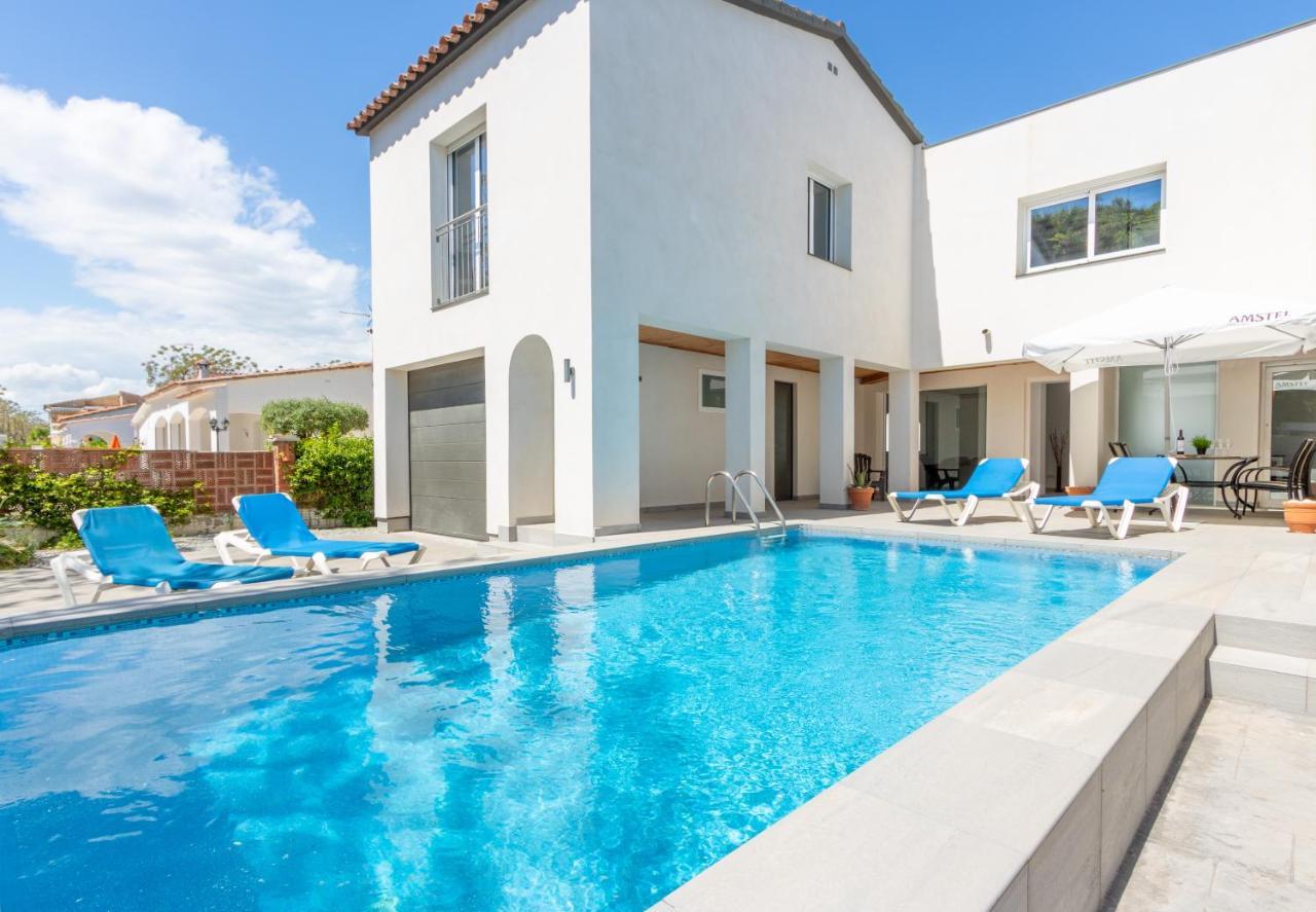 Goldhome - New House With Private Heated Pool, Parking, Wifi, Games Room Empuriabrava Exterior photo