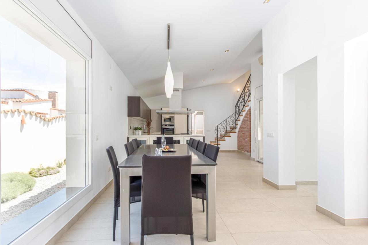 Goldhome - New House With Private Heated Pool, Parking, Wifi, Games Room Empuriabrava Exterior photo