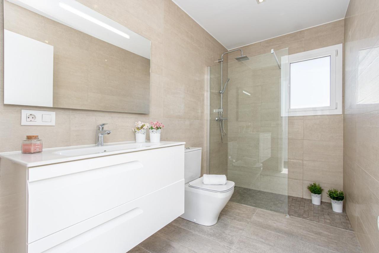 Goldhome - New House With Private Heated Pool, Parking, Wifi, Games Room Empuriabrava Exterior photo