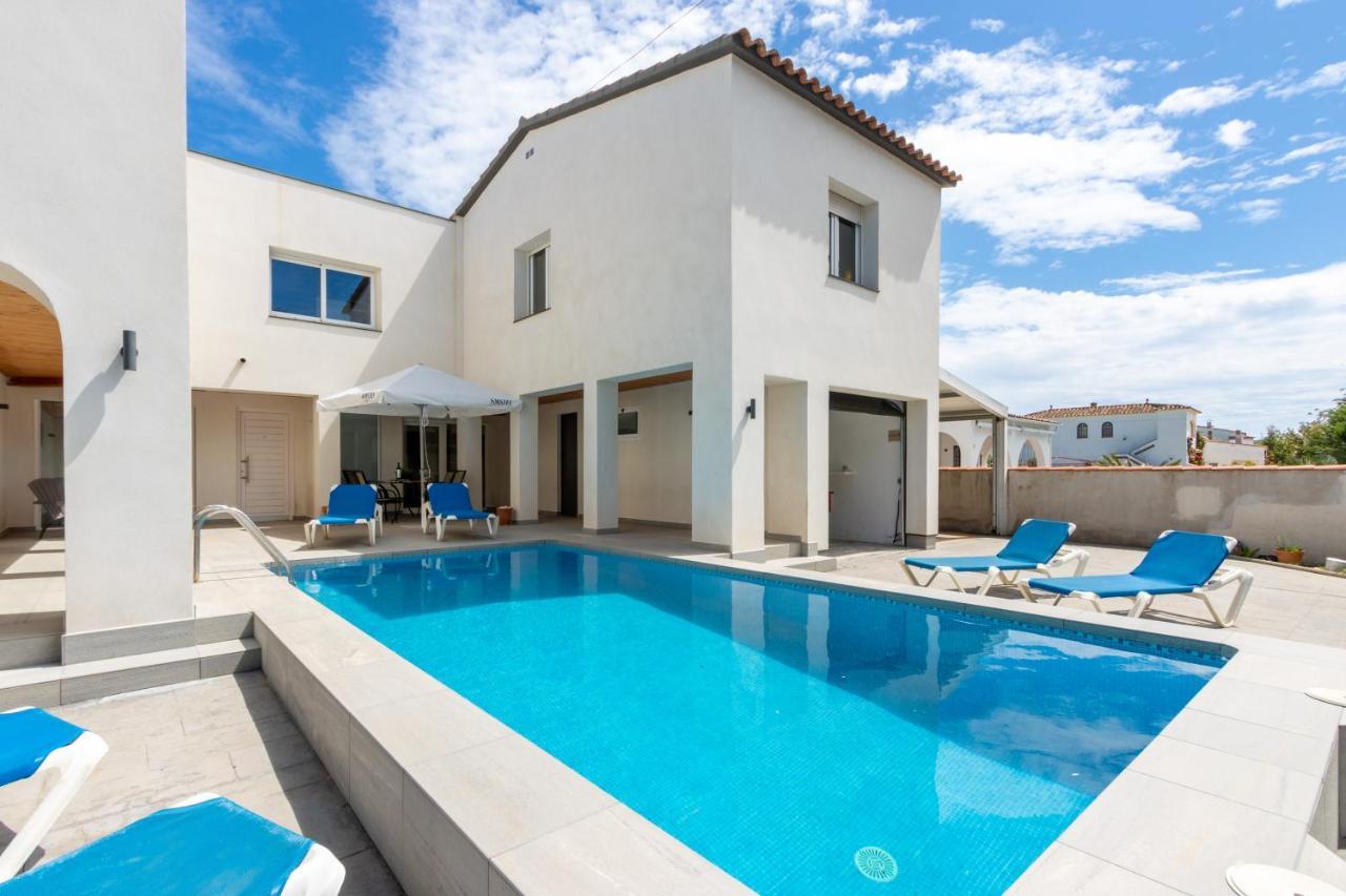 Goldhome - New House With Private Heated Pool, Parking, Wifi, Games Room Empuriabrava Exterior photo