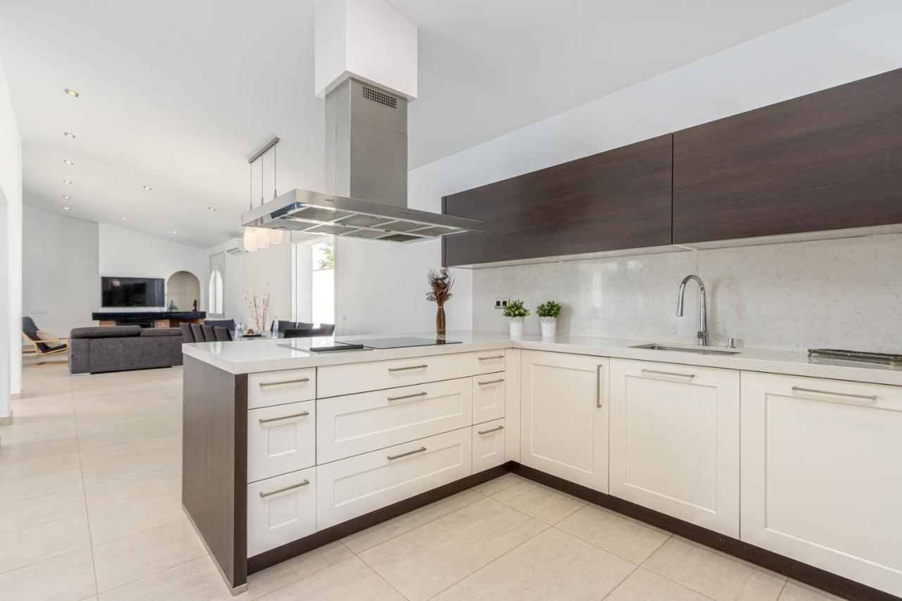 Goldhome - New House With Private Heated Pool, Parking, Wifi, Games Room Empuriabrava Exterior photo