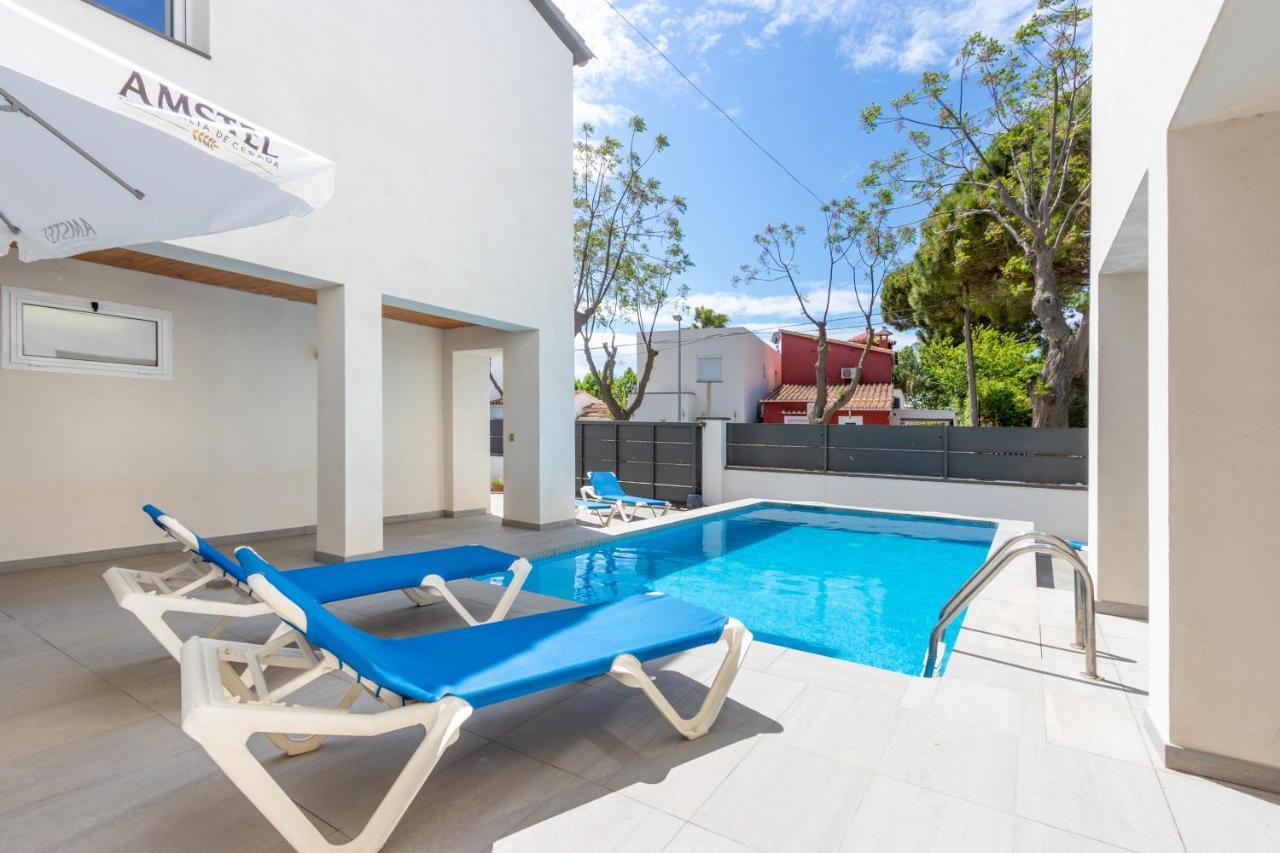 Goldhome - New House With Private Heated Pool, Parking, Wifi, Games Room Empuriabrava Exterior photo