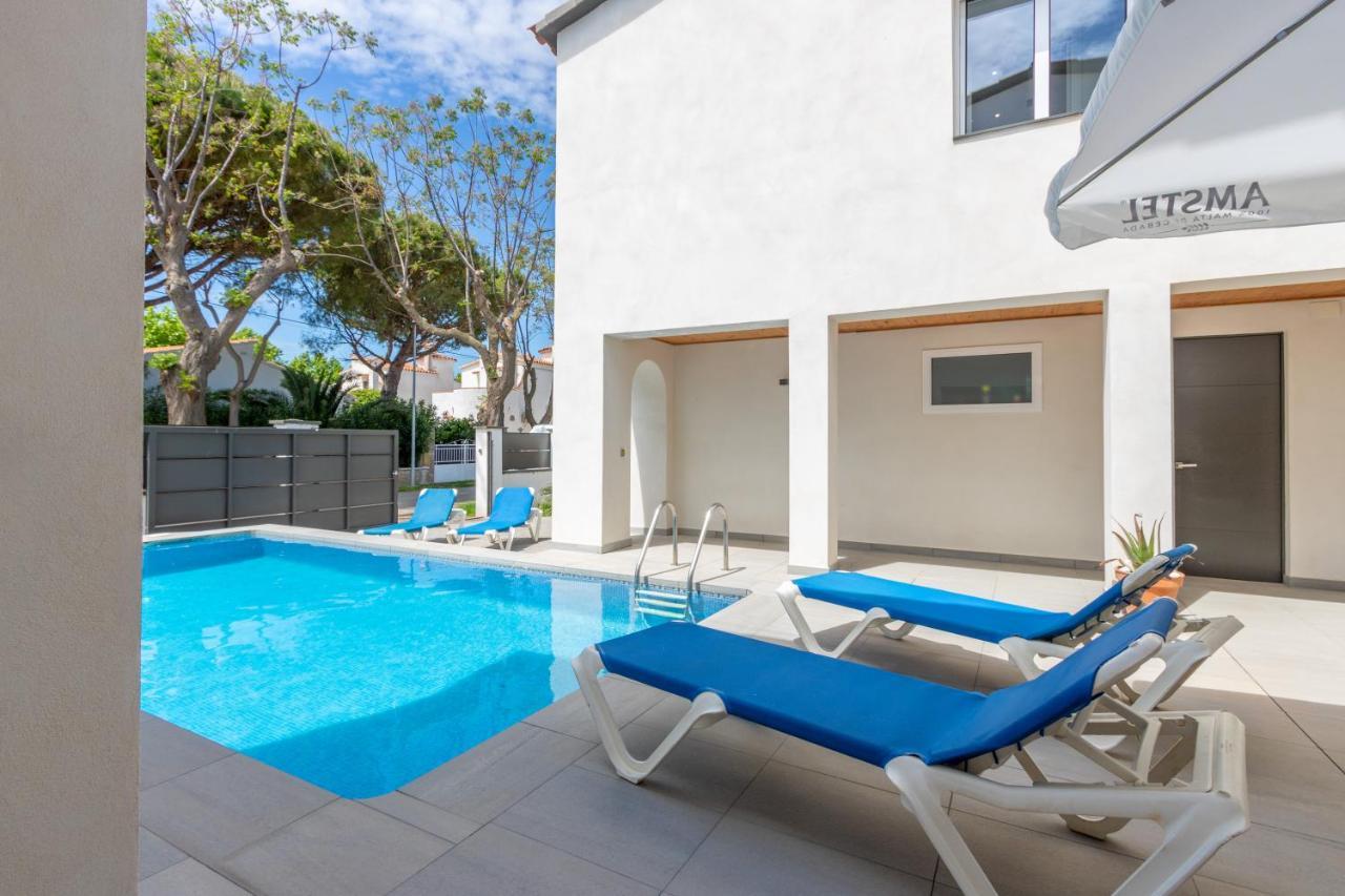 Goldhome - New House With Private Heated Pool, Parking, Wifi, Games Room Empuriabrava Exterior photo