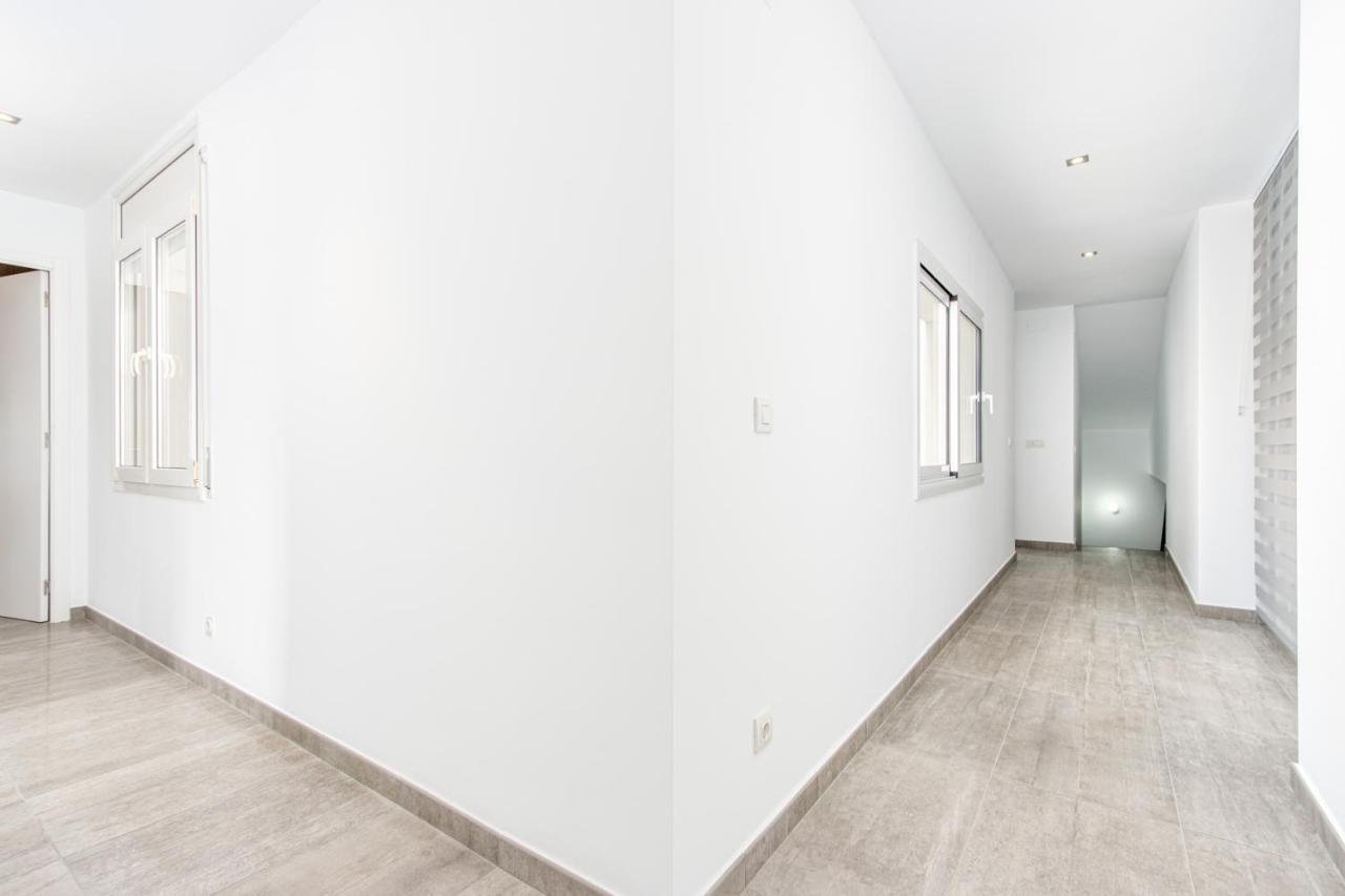 Goldhome - New House With Private Heated Pool, Parking, Wifi, Games Room Empuriabrava Exterior photo